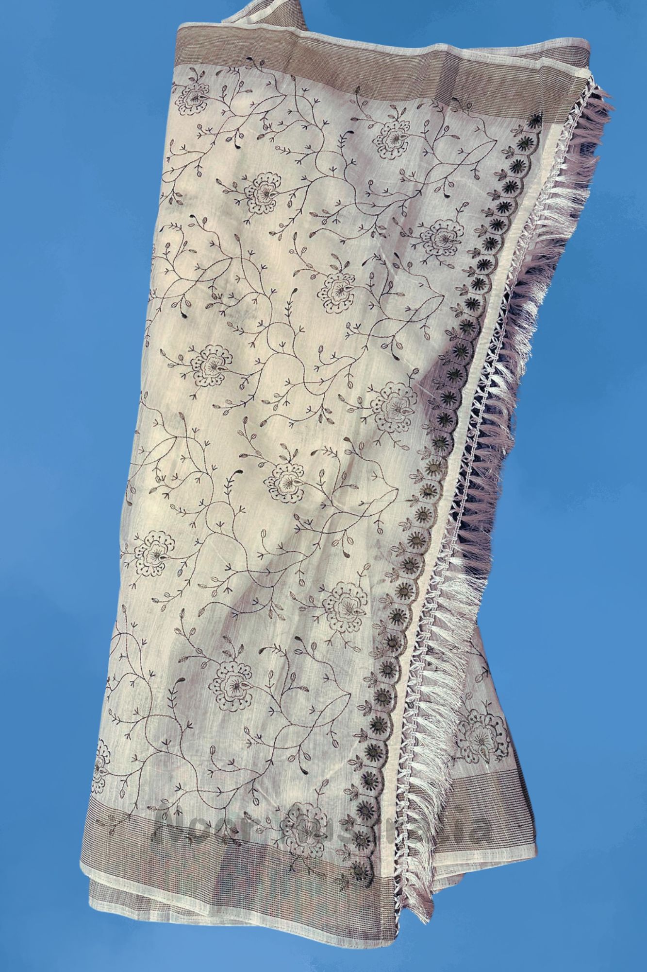 Sri Lankan White Saree with Floral Charm - NRSSW103 - Image 4